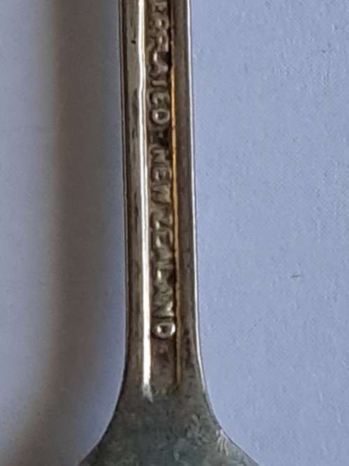Vintage souvenir spoon -Blank plaque -  Flower indent -  Perfection silver plated - New Zealand
