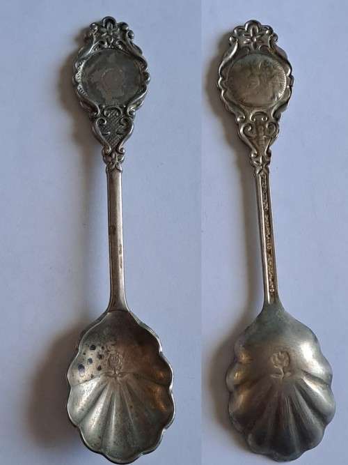 Vintage souvenir spoon -Blank plaque -  Flower indent -  Perfection silver plated - New Zealand