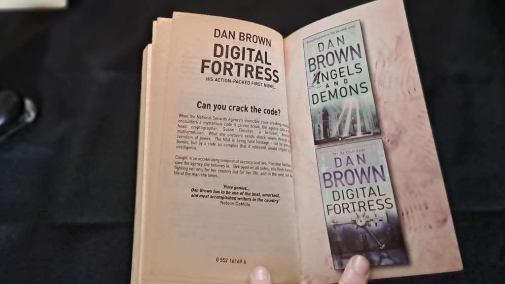 Jeffrey Archer  - Deception Point  - Paperback/Softcover -  Pages +300   - As per photo`s