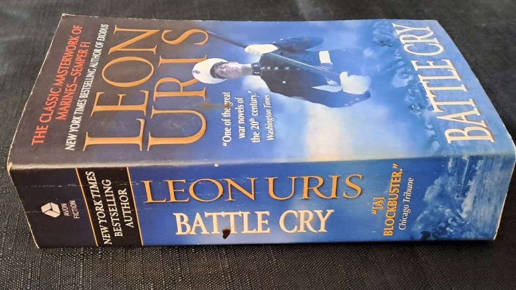 Leon Uris - Battle cry - paperback/softcover - pages  694