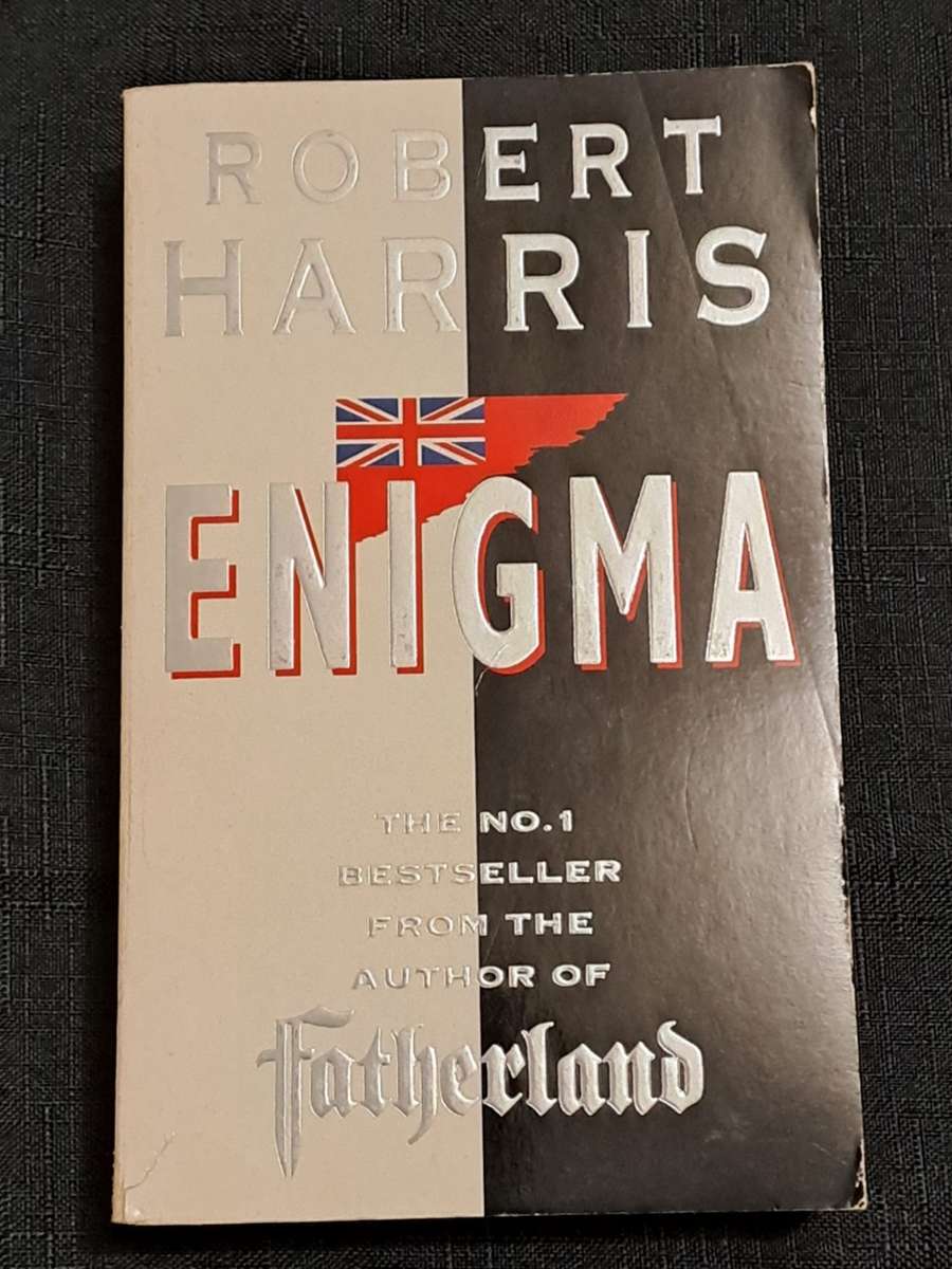Robert Harris  - Enigma - paperback/softcover - pages 387