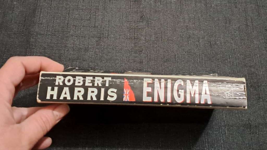 Robert Harris  - Enigma - paperback/softcover - pages 387