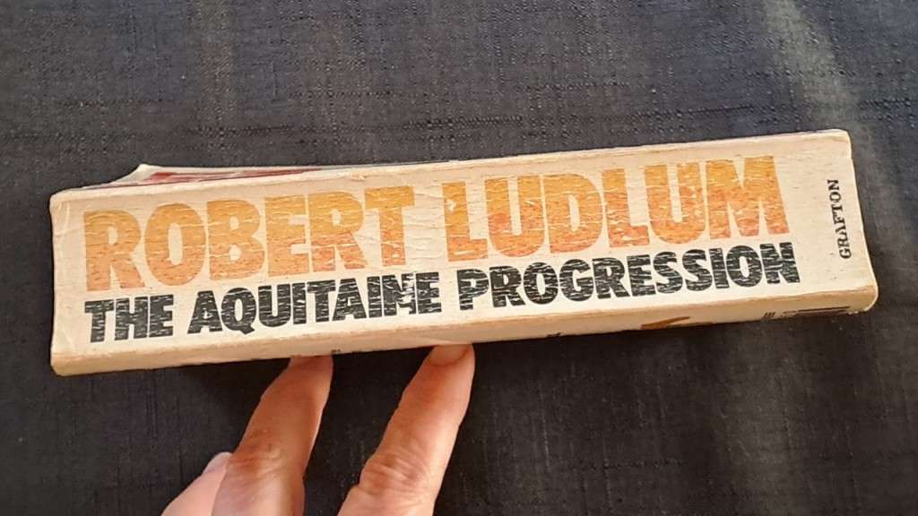 Robert Ludlum  - The Aquitaine progression - paperback/softcover - pages 847