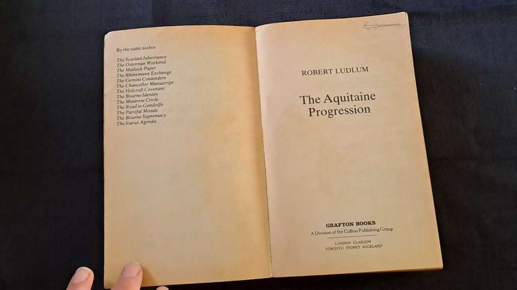 Robert Ludlum  - The Aquitaine progression - paperback/softcover - pages 847
