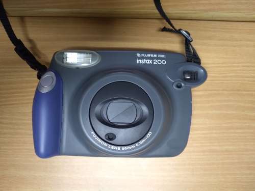 Fujifilm Instax 200 Instant Camera - To repair or for parts, battery compartment damaged