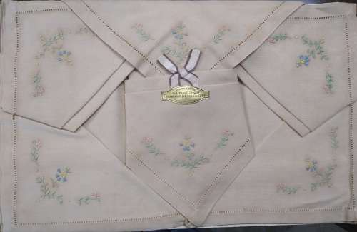 Warranted All Pure Linen Irish Hand Embroidery Napkins Set (6)