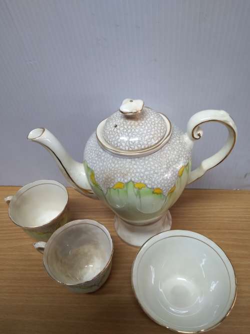 Tuscan Fine English Bone China - 2 x cups, 1 x sugar bowl, 1 x teapot