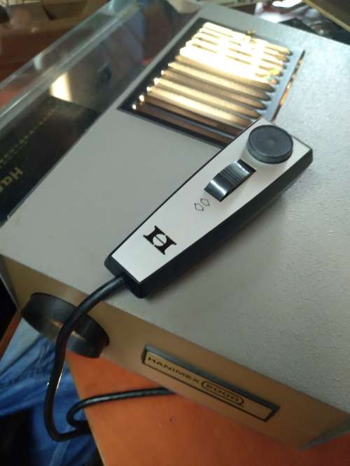 Hanimex La Ronde 35mm Slide Projector + Tripod Projection Screen