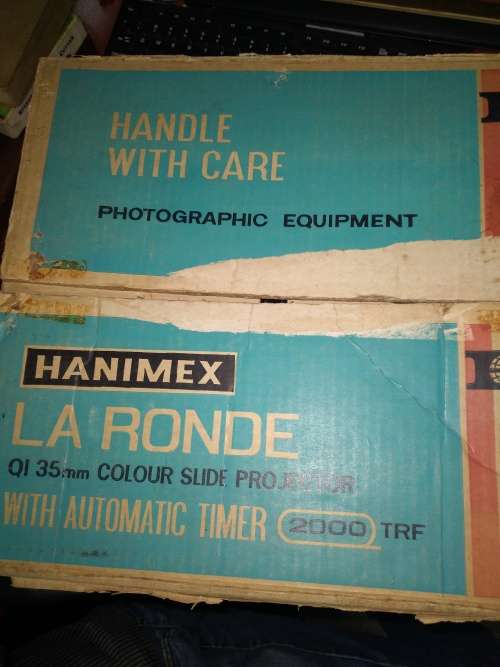 Hanimex La Ronde 35mm Slide Projector + Tripod Projection Screen