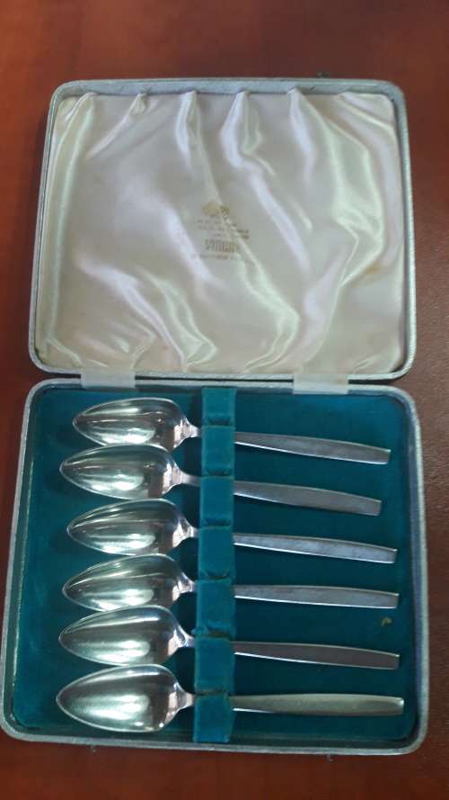 Viners of Sheffield England 6 Teaspoon set