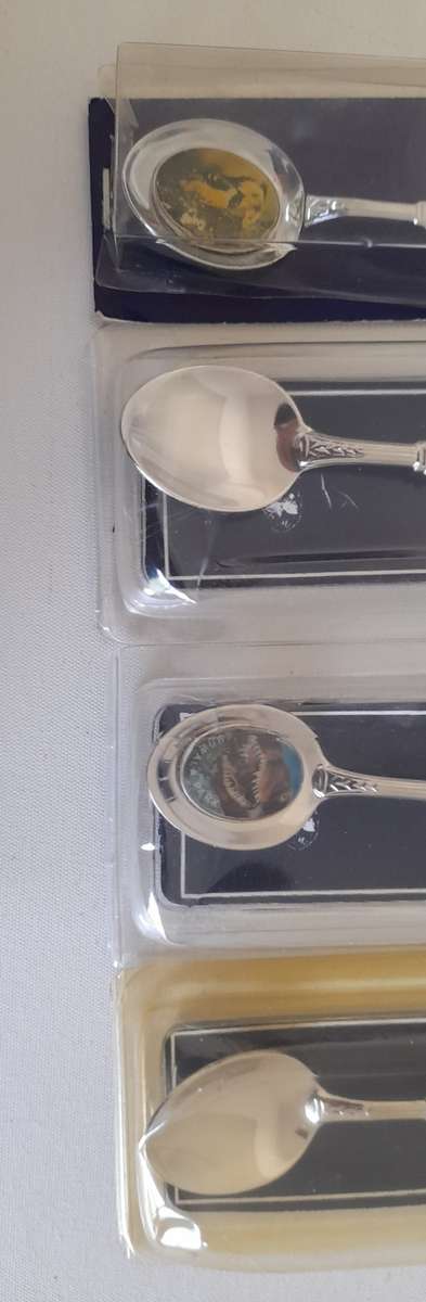 Set of 19 Souvenir Teaspoons (QC0902)