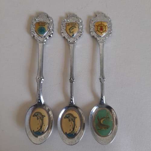 Set of 19 Souvenir Teaspoons (QC0902)
