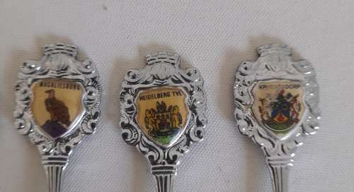 Set of 19 Souvenir Teaspoons (QC0902)
