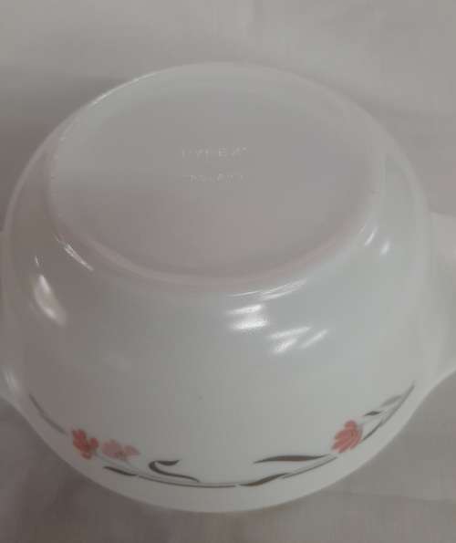 Vintage Pyrex JAJ England Silverleaf Casserole