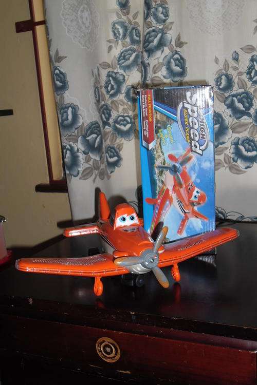 BRAND NEW DISNEYS PLANES 2 CHARACTER (DUSTY) TOY PLANE, MAKES LIGHTS AND SOUNDS
