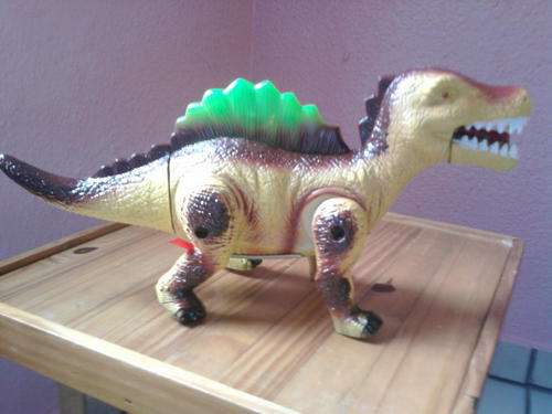 WORLD OF DINOSAUR BATTERY OPERATED TOY DINO