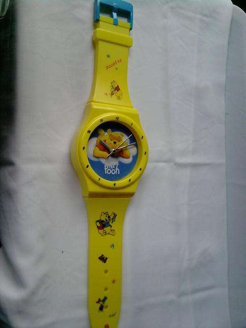 BRAND NEW KIDDIES WINNIE THE POOH WALL CLOCK