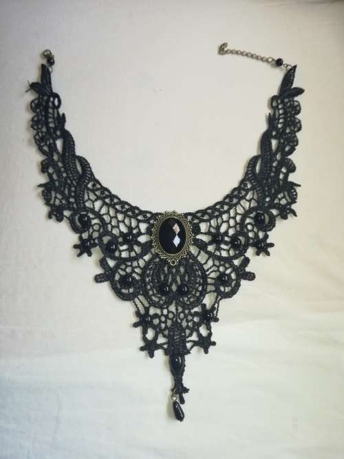 Fashionable Woman's Lace Pendant Choker