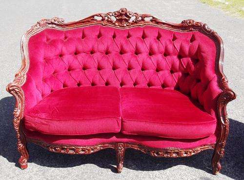 ANTIQUE MAHOGANY COUCH (2C47a)