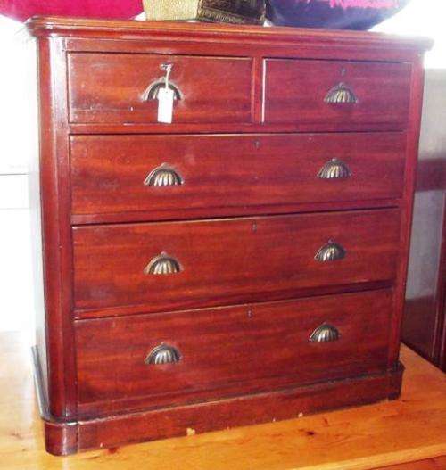 ANTIQUE CHEST OF DRAWERS (E228)