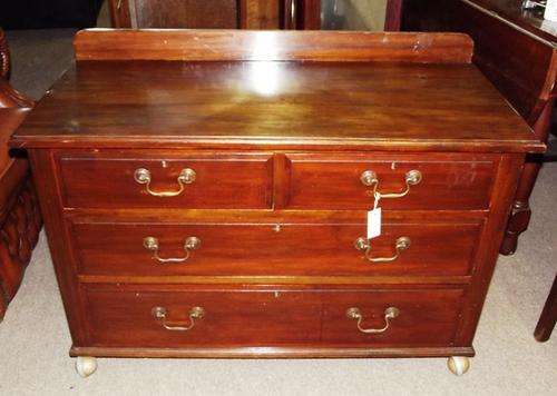 EARLY 1900's MAHOGANY CHEST OF DRAWERS (2C80)