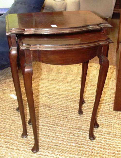 VICTORIAN MAHOGANY NEST OF TABLES (2C34c)