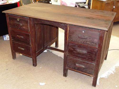EXECUTIVE PARTRIDGE WOOD DESK