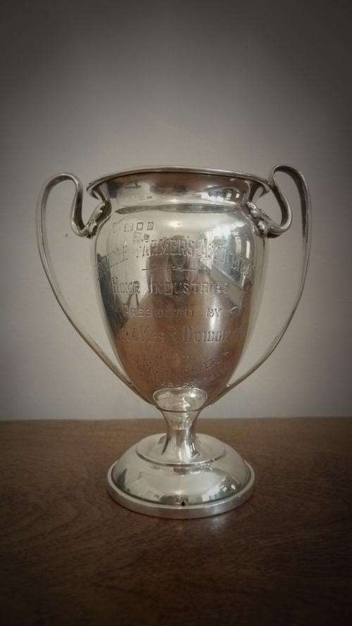 STERLING SILVER - FARMERS CUP, LONDON 1925 [WEIGHT: 209 grams]