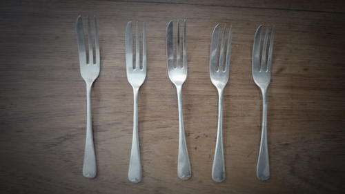 SOLID STERING SILVER - HALLMARKED - x5 CAKE FORKS [73.3 Grams]
