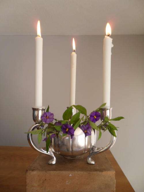 Silver plated centre piece.