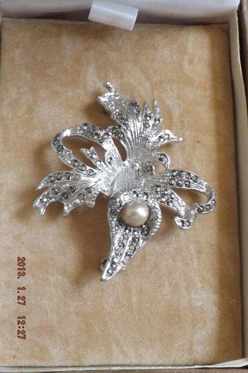 Lovely vintage marcasite brooch.