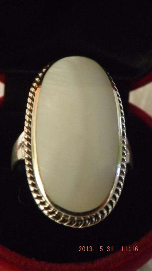 Lovely Sterling Silver Ring with Mother of Pearl Inlay.