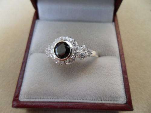 STUNNING 925 STERLING SILVER RING SET WITH ONYX AND CZ.