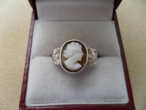 BEAUTIFUL VINTAGE CAMEO RING IN STERLING SILVER.