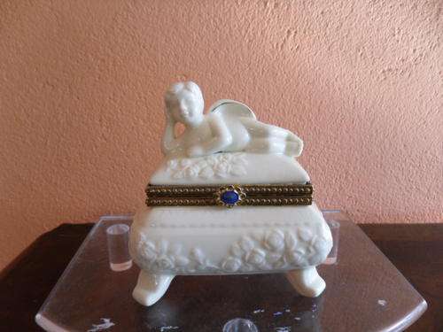 BEAUTIFUL MILK GLASS TRINKET BOX WITH RECLINING CHERUB.