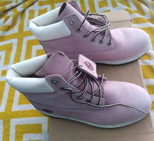 Pink Ladies Timberland. Original with box and polish spray