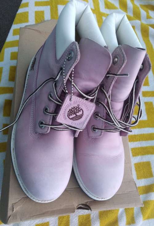 Pink Ladies Timberland. Original with box and polish spray