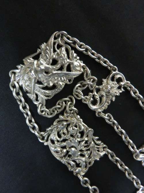 Silver (800) Dragon chain-link belt