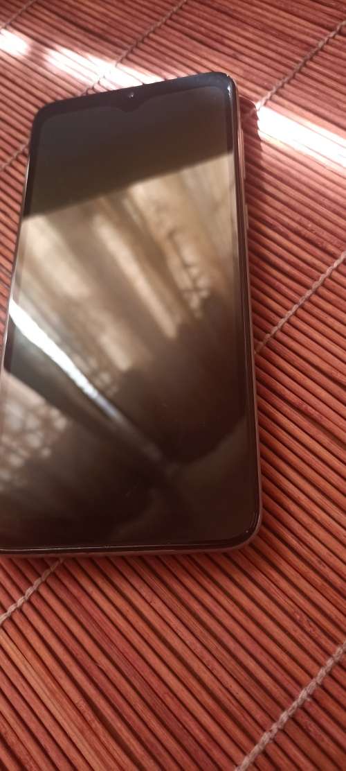 Samsung Galaxy A70 - 128GB - White - Good Condition - Please Read