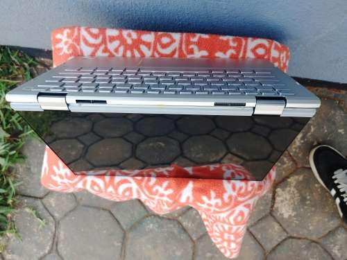 Dell Inspiron - 7300 - 2 in 1 - Touch Screen - i5 10th Gen - 8GB Ram - 256SSD - MINT Condition