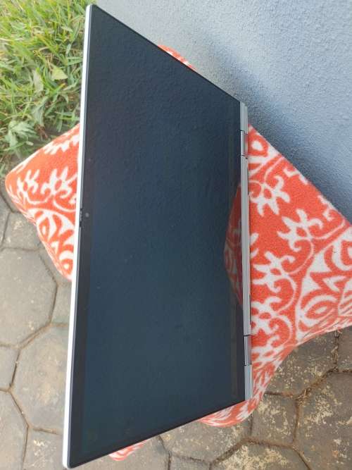 Dell Inspiron - 7300 - 2 in 1 - Touch Screen - i5 10th Gen - 8GB Ram - 256SSD - MINT Condition