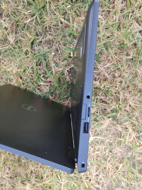 Dell Inspiron - 5300 - 2 in 1 - Touch Screen - i5 8th Gen - 8GB Ram - 256SSD - EXCELLENT Condition