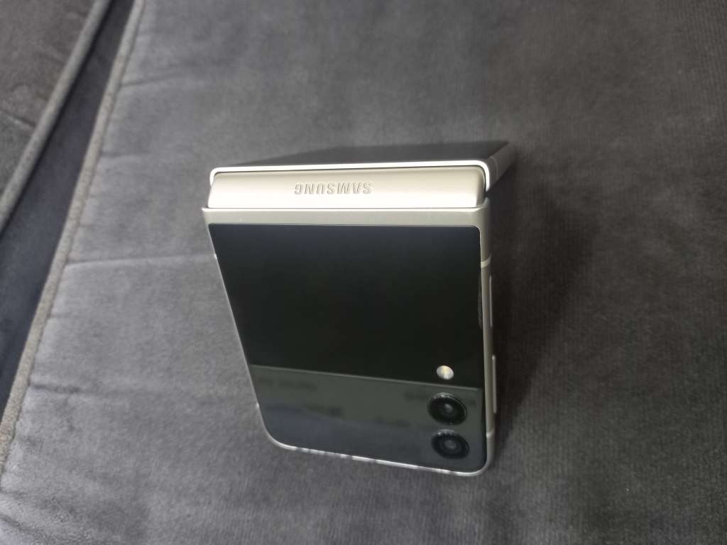 Samsung Galaxy - Z Flip 3 - 5G - 256GB - Excellent Condition