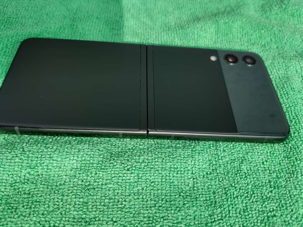 Samsung Galaxy - FLIP 3 - 5G - 128GB - All Networks - Phantom Black - MINT CONDITION