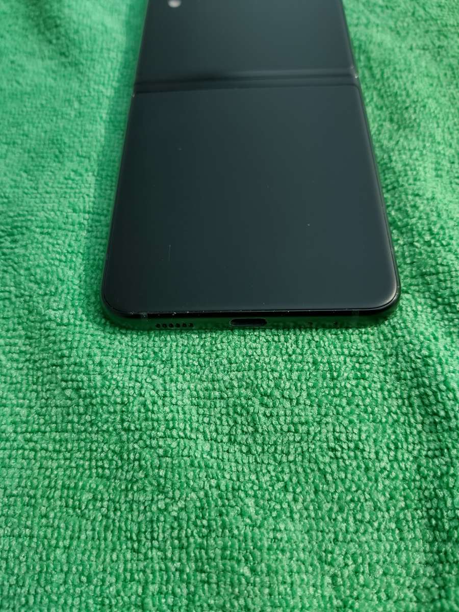Samsung Galaxy - FLIP 3 - 5G - 128GB - All Networks - Phantom Black - MINT CONDITION