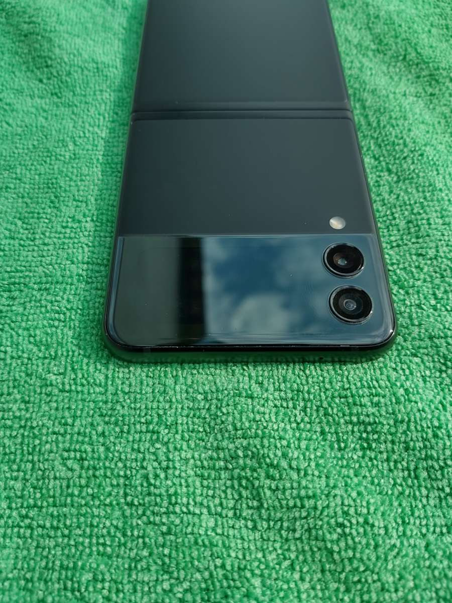 Samsung Galaxy - FLIP 3 - 5G - 128GB - All Networks - Phantom Black - MINT CONDITION