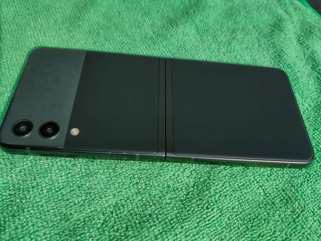 Samsung Galaxy - FLIP 3 - 5G - 128GB - All Networks - Phantom Black - MINT CONDITION