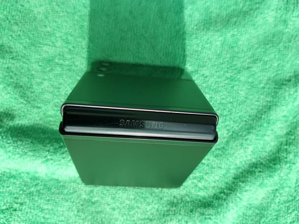 Samsung Galaxy - FLIP 3 - 5G - 128GB - All Networks - Phantom Black - MINT CONDITION