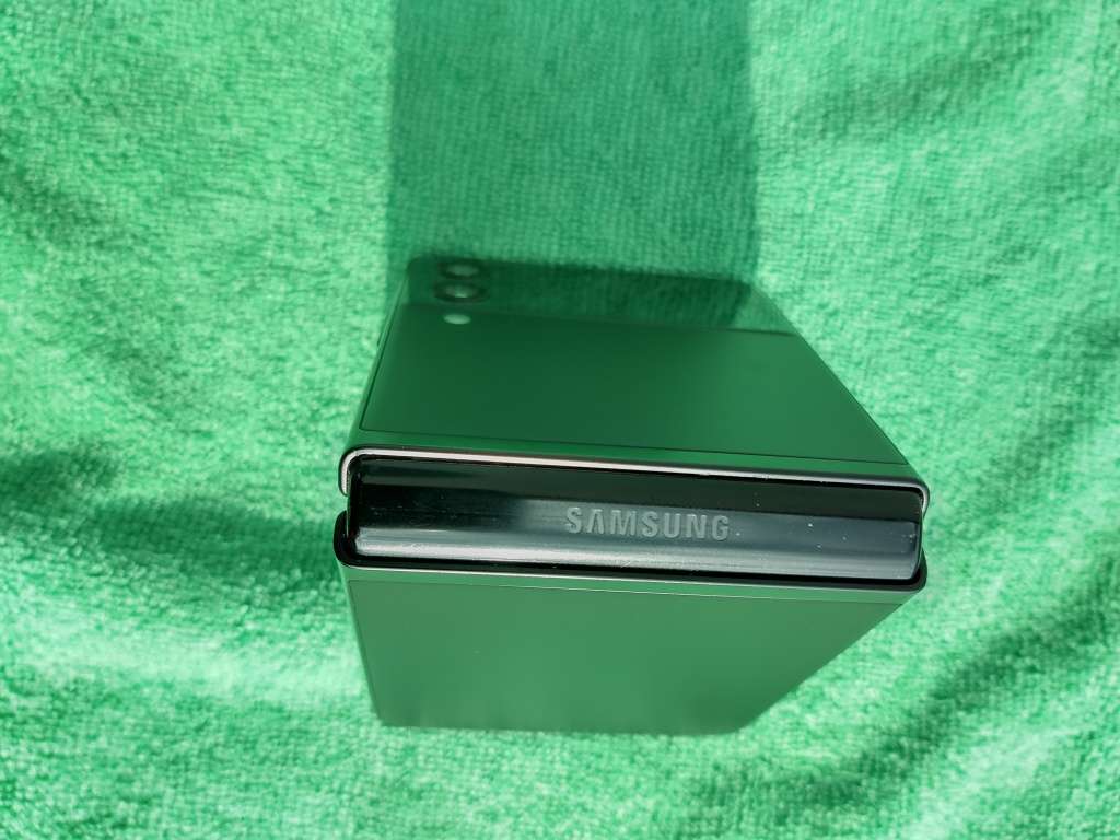 Samsung Galaxy - FLIP 3 - 5G - 128GB - All Networks - Phantom Black - MINT CONDITION