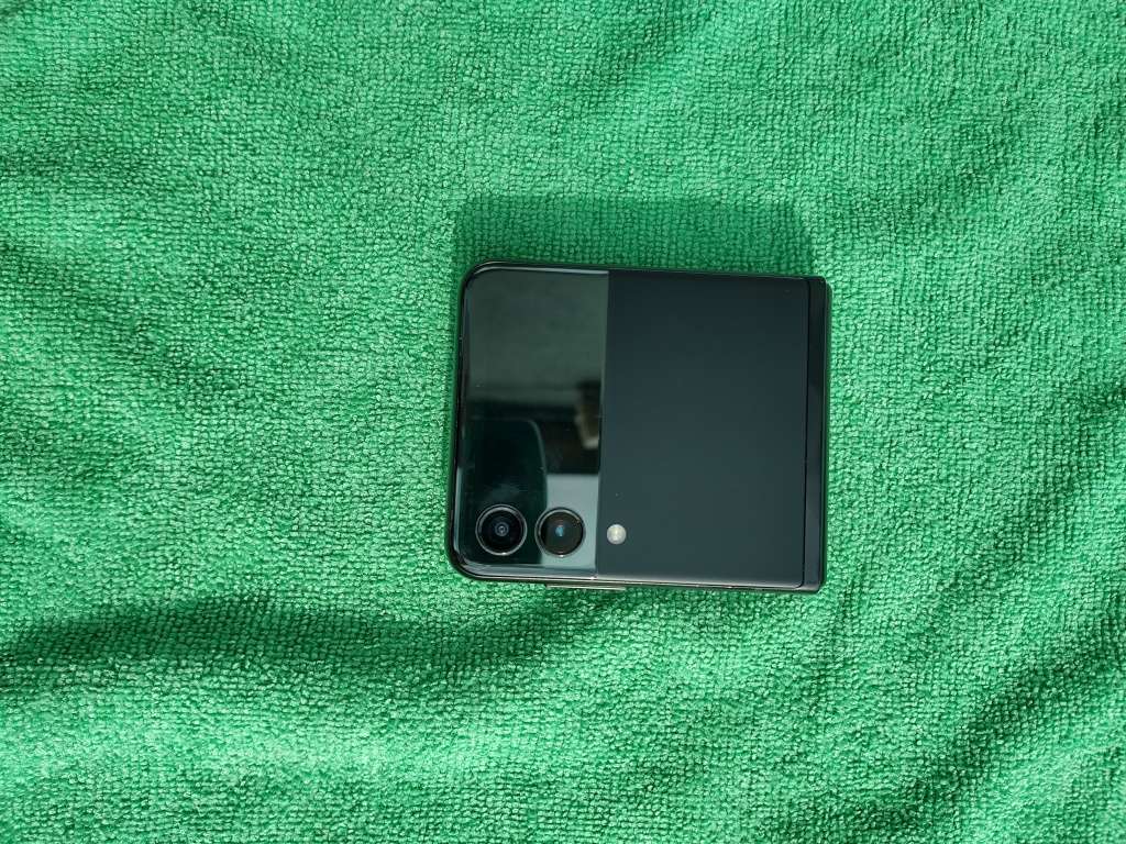 Samsung Galaxy - FLIP 3 - 5G - 128GB - All Networks - Phantom Black - MINT CONDITION